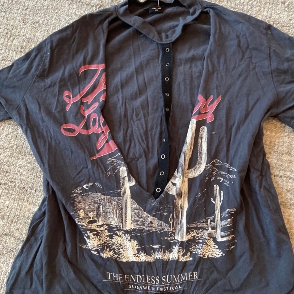 Going out graphic tee